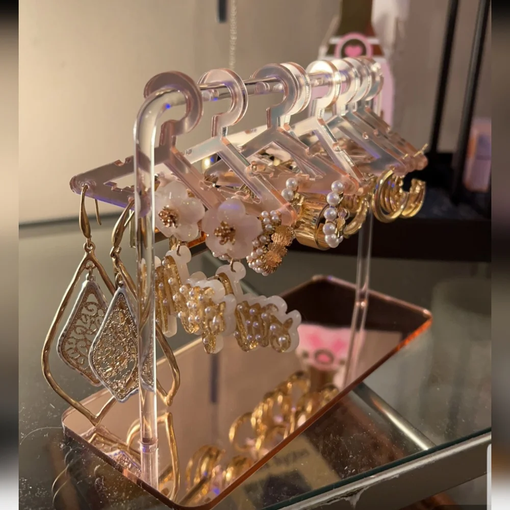 - Acrylic Creative Earring Display Stand - Pink